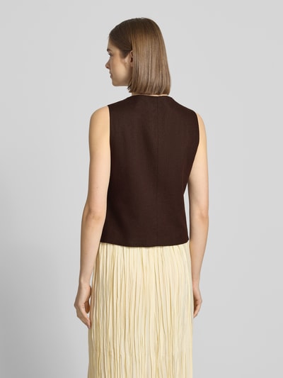 Frauenmodel trägt Slim Fit kamizelka z mieszanki wiskozy i lnu model 'GOA' od Only, efekt: jednolity kolor, wykończenie materiału: tkanina, fason: krój slim fit, zapięcie: listwa guzikowa, widok całej sylwetki z tyłu