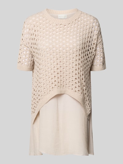 Produktfoto, Minikleid im 2-in-1-Look von Apricot, cremefarben, gerader Schnitt, Rundhalsausschnitt, strukturierte Oberfläche, Kontrast aus grob gestrickter, gelochter Oberlage und glatter Unterschicht, Rückenlänge 79 cm, Ärmellänge 16 cm.