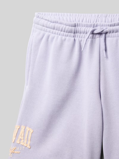 Jack & Jones Szorty z dzianiny dresowej z wpuszczanymi kieszeniami model ‘KANE’ Jasnofioletowy 2