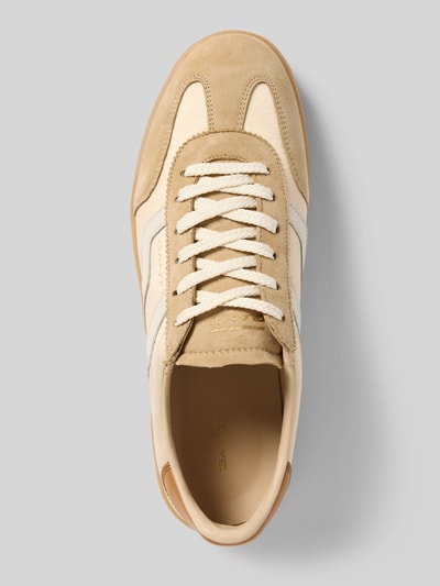 Produktfoto, Sneaker aus Leder-Mix Modell 'Cuzima' von Gant in Beige mit abgerundeter Passform, Logo-Print, Schnürverschluss, Nahansicht.