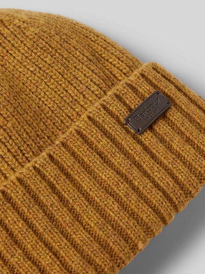 Barbour Czapka beanie z naszywką z logo Musztardowy 2