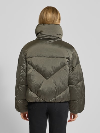 BOSS Orange Kurtka pikowana o kroju regular fit z błyszczącej tkaniny model ‘PADILENA’ Ziemisty brązowy 5