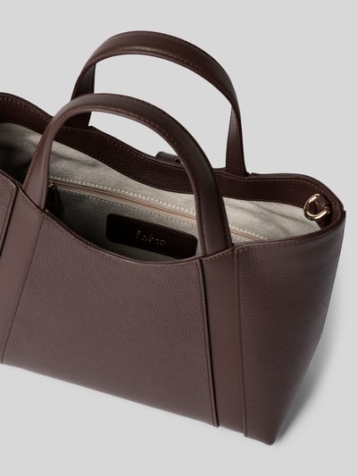 Productfoto, Handtasche mit Applikation Modell 'GOCCIA' van FURLA in donkerbruin leer met hoofdvak, korte hengsels, verstelbare schouderband, applicatie, binnenvak met ritssluiting, breedte 28 cm, lengte 23 cm, diepte 11 cm, bandlengte 97 cm, textuur licht korrelig