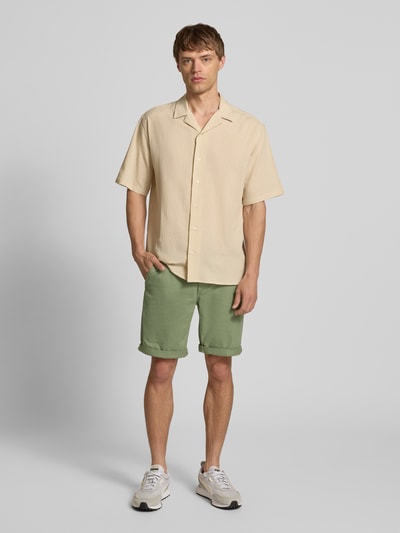 Redefined Rebel Regular Fit Chino-Shorts mit Gürtel Modell 'MIKE' Oliv 1