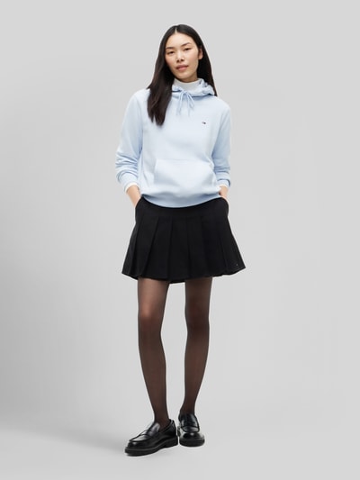 Tommy Jeans Regular Fit Hoodie aus Baumwoll-Mix Hellblau 1