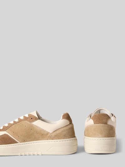 Produktfoto, Sneaker aus echtem Leder mit Logo-Detail von Copenhagen, beige und creme, abgerundete Passform, Schnürverschluss, Produktmerkmale: Absatzhöhe 5 cm, Schafthöhe 8 cm, Schaftweite 9 cm, glatte und strukturierte Texturen