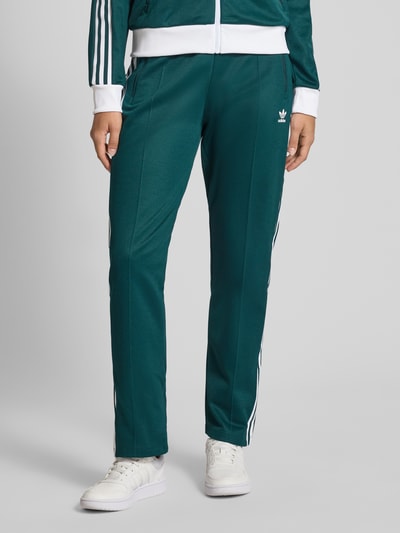 adidas Originals Spodnie sportowe o kroju regular fit z detalem z logo Ciemnozielony 4