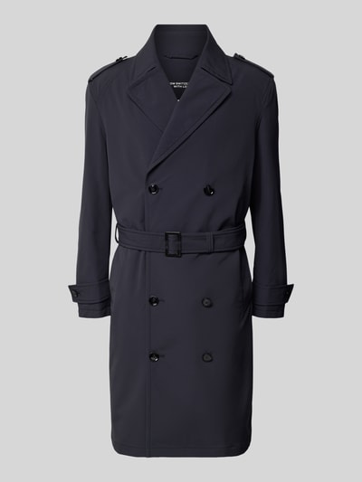 Produktfoto, Regular Fit Trenchcoat mit Taillengürtel Modell 'TRENCH SUMMER' von Strellson, unifarben, Reverskragen, doppelreihige Knopfleiste, Label-Patch, Riegel-Details, Gehschlitz, langarm mit seitlichen Eingrifftaschen und Innentasche.