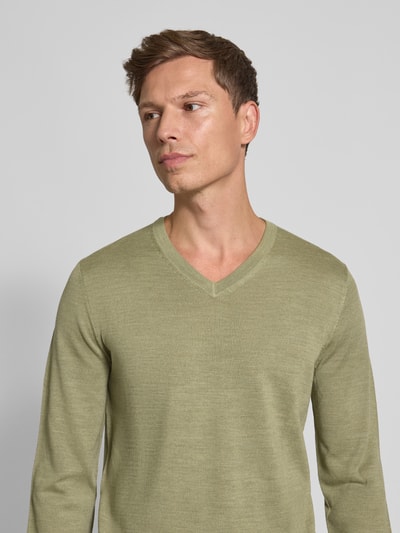 Christian Berg Men Gebreide pullover van een mix van merinowol met V-hals Olijfgroen gemêleerd - 3