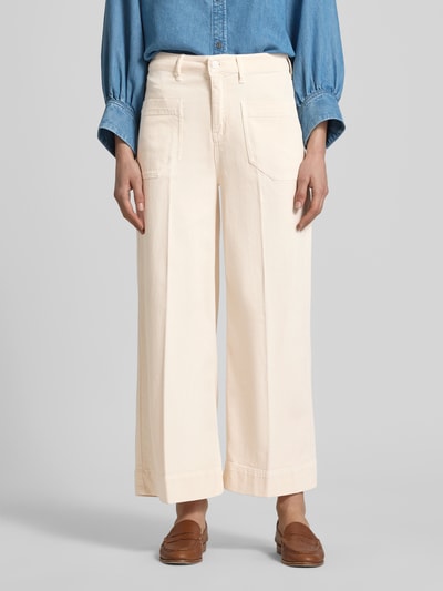 Frauenmodel trägt Wide Leg Jeans mit aufgesetzten Taschen Modell 'MIRU' von Raffaello Rossi, Baumwoll-Mix mit Leinen-Anteil, 6/8-Länge, Ganzkörperansicht von vorne.