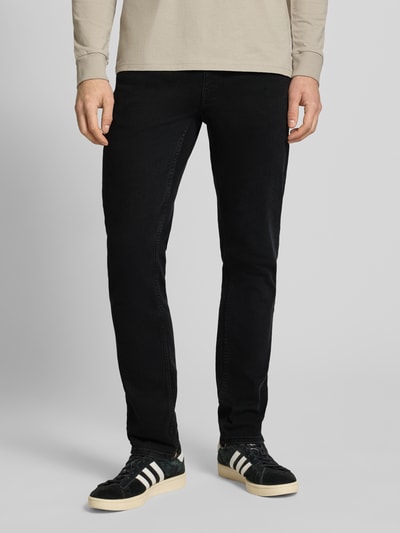 Männermodel trägt Slim Fit Jeans aus Baumwoll-Mix Modell 'LOOM' von Only & Sons in Schwarz, 5-Pocket-Design, Ganzkörperansicht von vorne.