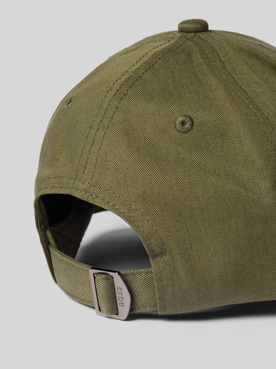 Produktfoto, Basecap aus reiner Baumwolle Modell 'ZED-BOSS-ME' von BOSS in Olivgrün, Twill-Struktur, verstärkter Schirm, Label-Applikation, verstellbarer Riegel, eingestickte Luftlöcher, unifarbene Optik