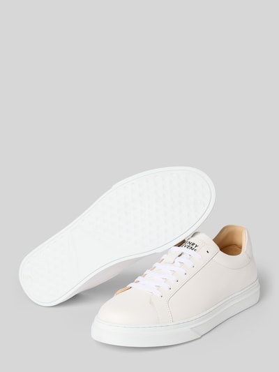 Productfoto, Sneaker uit leder model 'Travis' van Henry Stevens, wit, afgeronde neus, vetersluiting, zoolhoogte 3 cm, schachthoogte 7 cm, schachtwijdte 10 cm