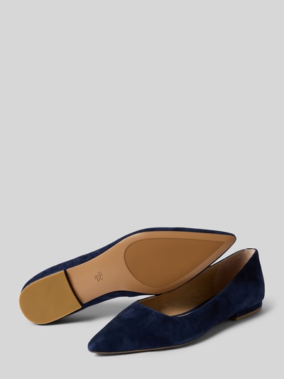 Produktfoto, Ballerina aus reinem Schafsleder von Lauren Ralph Lauren, granatowy, matowa faktura, spiczaste czubki, płaski obcas, logo, skórzana cholewka, gładka podeszwa, klasyczny fason, damski.
