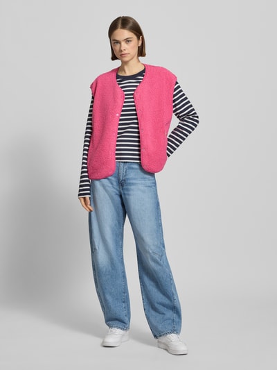Kobiece modelka nosi Barrel Fit Jeans mit 5-Pocket-Design od Levi's®, jasnoniebieski, bawełna, luźny krój, całość z przodu