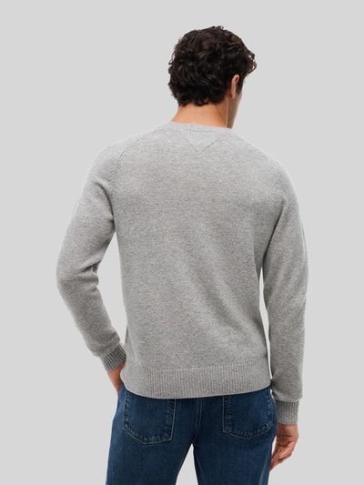 Tommy Hilfiger Regular Fit Pullover aus Lammwoll-Mix Hellgrau 5