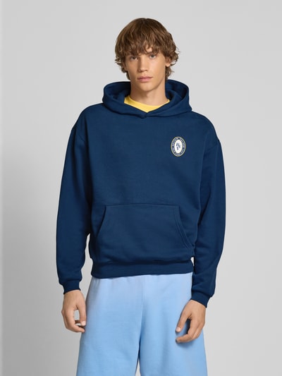 REVIEW Hoodie mit Label-Print Dunkelblau 4