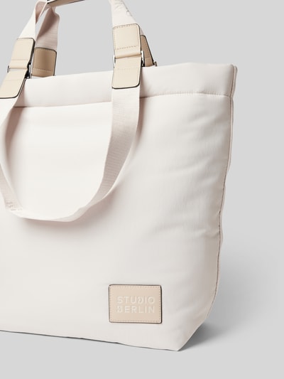 STUDIO BERLIN Handtasche mit Label-Badge Modell 'PRENZLAU' Hellgrau 3