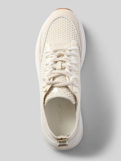 Produktfoto, Sneaker mit Strukturmuster und Schnürung von Marc Cain Bags & Shoes, kremowy kolor, zaokrąglony czubek, gumowa podeszwa, wysokość obcasa 5 cm, wysokość cholewki 7 cm, szerokość w rozmiarze 40: 7 cm, wyraźna tekstura, wygląd ażurowy