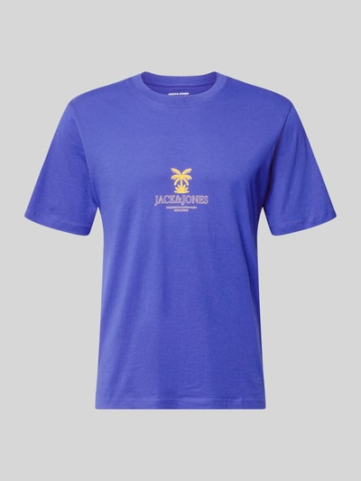 Produktfoto, Regular Fit Herren T-Shirt von Jack & Jones Modell 'Eres' aus Reine Baumwolle mit Logo-Print, Rundhalsausschnitt, Rückenlänge 68 cm in Größe M, leuchtendes Blau, dezentes Printdetail auf der Vorderseite