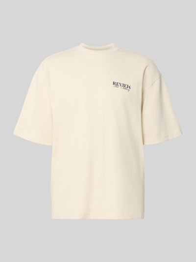 Produktfoto, T-Shirt mit Logo-Print und Rundhalsausschnitt von REVIEW in Beige, Reine Baumwolle, Loose-Fit, gerippter Rundhalsausschnitt, Rückenlänge bei Größe M 69 cm