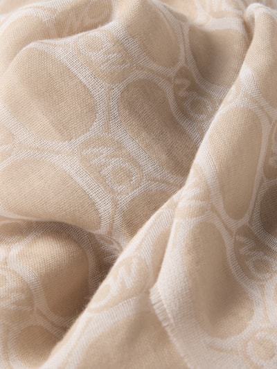 Produktfoto, Schal mit Logo-Muster und Fransen von Marc Cain aus Baumwoll-Schurwoll-Mix im Allover-Look, beige-weiße Farben, weiche Textur
