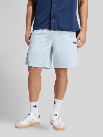 adidas Originals Trainingsshorts mit Logo-Detail Hellblau 4