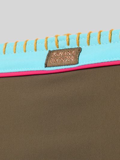 Produktfoto, Bikini-Slip im Colour-Blocking-Design Modell 'TEKNICOLOR FRESIA' von Banana Moon aus Material-Mix mit Stretch-Anteil, feine Oberfläche in Braun mit türkisfarbenem und pinkem Rand sowie gelben Stitchings, körpernahe Passform.
