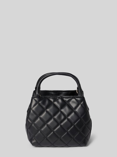 Produktfoto, Handtasche in Stepp-Optik Modell 'JULIET' von GUESS mit Magnetverschluss, Ketten-Schulterriemen und Logo-Detail, schwarze Farbe.