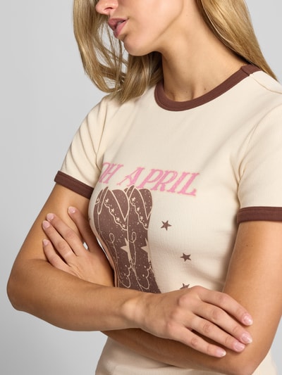 OH APRIL T-Shirt mit Motiv-Print Modell 'Boots' Offwhite 3