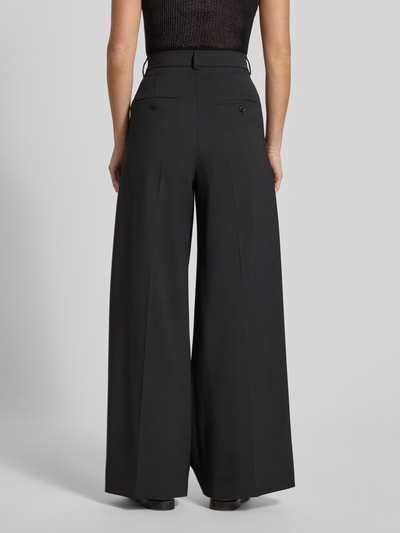 Vrouwenmodel draagt Regular fit wijde broek met scheerwol-aandeel model 'ASTA' van Weekend Max Mara, look: effen, high waist, labelstitching, riemlussen, haak-en-ritssluiting, achterzakken, zijsteekzakken, materiaalverwerking: geweven stof. Ganzkörperansicht Rückansicht.