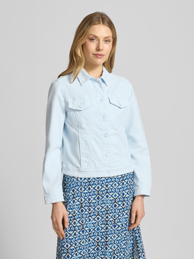 Frauenmodel trägt Regular Fit Jeansjacke aus Baumwoll-Mix von s.Oliver RED LABEL, Optik: Unifarben, Denim-Textur, Ganzkörperansicht von vorne.
