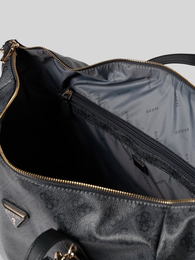 Produktfoto, Shopper mit Logo-Muster Modell 'LATONA CARRYON' von Guess, graues Hauptfach mit Reißverschluss und Innenfutter mit Markenprint