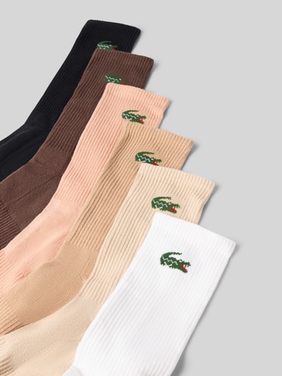 Produktfoto, Socken aus Baumwoll-Mix im 6er-Pack von Lacoste in Schwarz, Braun, Beige und Weiß auf grauem Hintergrund, Herren Socken von Lacoste