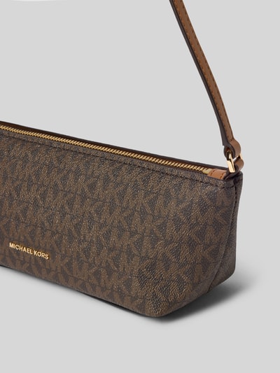 Produktfoto, torebka z wzorem z logo na całej powierzchni, kolory brązowy i złoty, faktura skóropodobna, produkt: Handtasche mit Logo-Muster Modell 'LAILA' od MICHAEL Michael Kors, Główna przegroda z zamkiem błyskawicznym, Szerokość w rozmiarze 1: 28 cm, Długość w rozmiarze 1: 11 cm, Głębokość w rozmiarze 1: 9 cm, długość paska na ramię w rozmiarze 1: 74 cm.