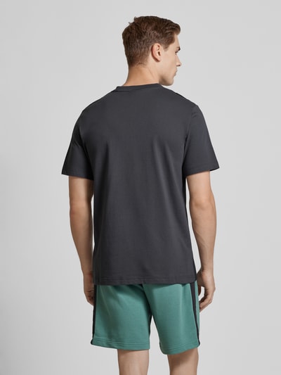 Nike T-Shirt mit Label-Print Gruen 5