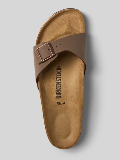 Produktfoto, Slipper mit offener Ferse Modell 'Madrid' von Birkenstock, Braunton, abgerundete Passform, Logo-Detail, Absatzhöhe 3 cm, strukturierte Lederriemen, glatte Schnalle, leicht profilierte Laufsohle, Damen Slipper
