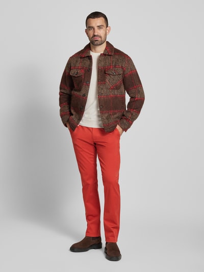 Christian Berg Men Regular Fit Chino mit Gürtelschlaufen Rot 1