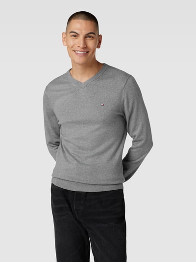 Tommy Hilfiger Strickpullover mit V-Ausschnitt Modell 'PIMA' Mittelgrau Melange 4