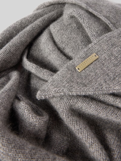 Produktfoto, Dreieckstuch aus reinem Kaschmir von Seeberger, grau, weiche Textur, Label-Detail, Szerokość w rozmiarze 1: 43 cm, długość: 165 cm