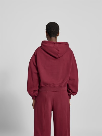 ROTATE Cropped Hoodie mit Logo-Patch Bordeaux 5