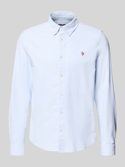Produktfoto, hellblaues Regular Fit Freizeithemd mit Button-Down-Kragen und Stitching von REVIEW aus reiner Baumwolle, Vorderansicht
