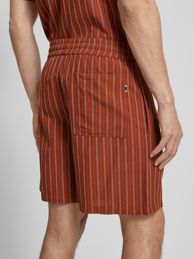 Thinking Mu Shorts mit Streifenmuster Rot 3