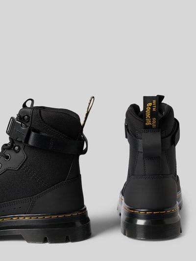 Productfoto, zwarte boots uit leermix met verstelbare gesp, vetersluiting, labelpatch, geprofileerde zool, hakhoogte 5 cm, schachthoogte 14 cm, schachtbreedte 8 cm, Boots aus Leder-Mix mit verstellbarer Schnalle van Dr. Martens