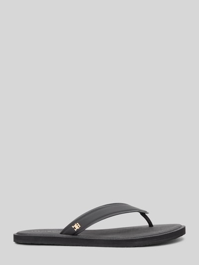 Produktfoto, Zehentrenner mit Logo-Applikation von Tommy Hilfiger in Schwarz, Optik: Unifarben, glatte Textur, Damen Zehentrenner