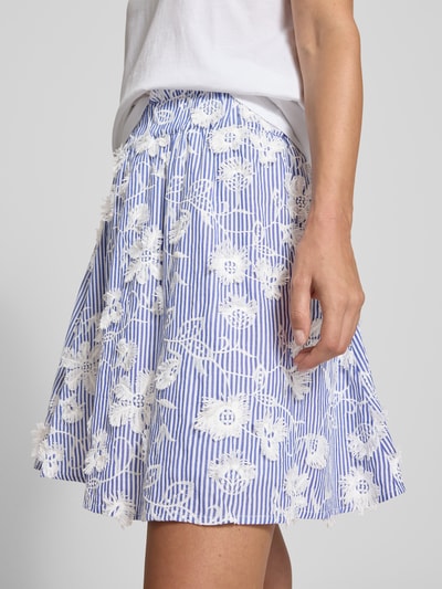 YAS Minirock mit floralen Stickereien Modell 'MEMLY' Hellblau 3