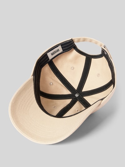 Produktfoto, Baseball Cap mit Statement-Print Modell 'Jesper' von Drykorn, czapka z daszkiem z bawełny, nadruk z napisem, pasek z regulacją.