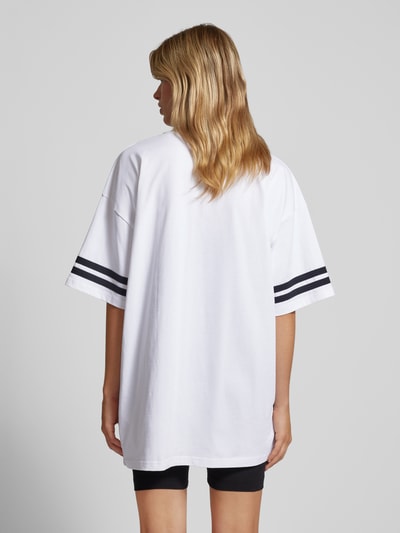 Review Oversized T-Shirt mit Label-Stitching Weiss 5