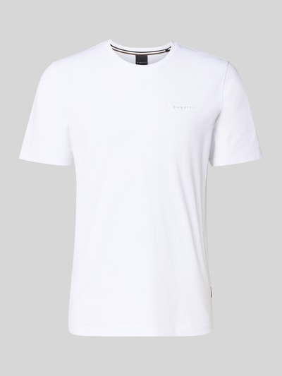 Produktfoto, T-Shirt mit Label-Detail von bugatti, Herren T-Shirt aus Reine Baumwolle, Gerader-Schnitt, Rundhalsausschnitt, Rückenlänge 70 cm bei Größe M, weiß, glatte Textur