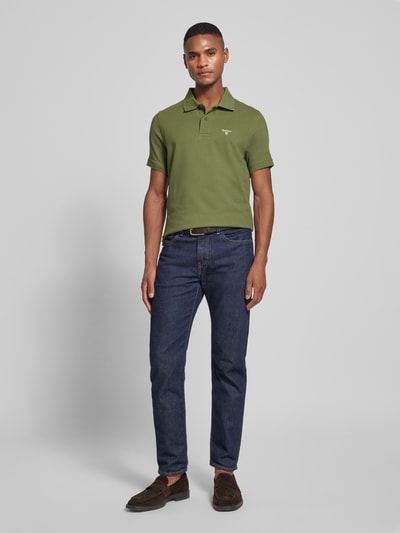 Barbour Slim Fit Poloshirt mit Label-Stitching Oliv 1